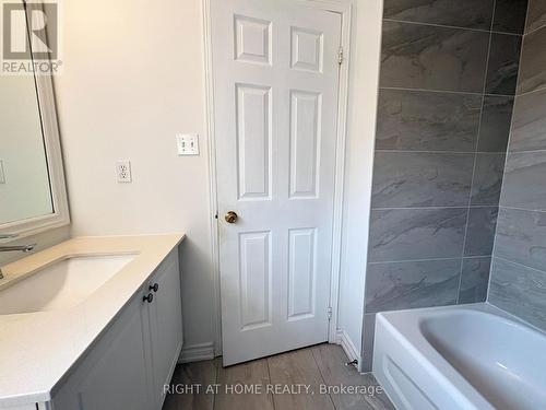 737 Caboto Trail, Markham, ON - Indoor Photo Showing Bathroom