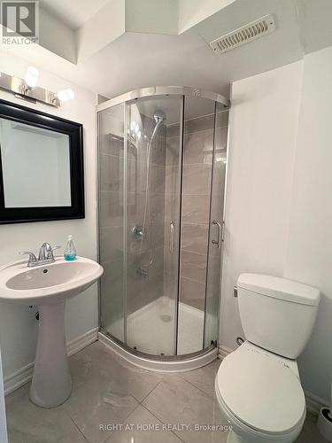 737 Caboto Trail, Markham, ON - Indoor Photo Showing Bathroom