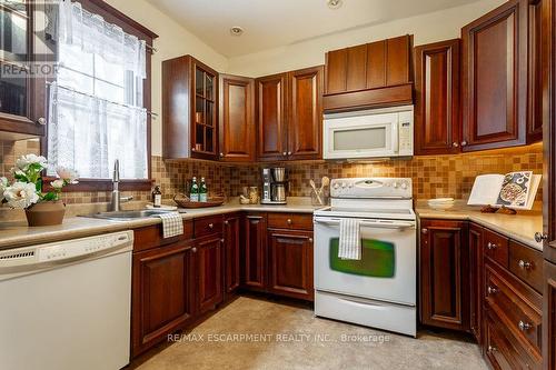 270 Beach Boulevard, Hamilton, ON - Indoor Photo Showing Kitchen