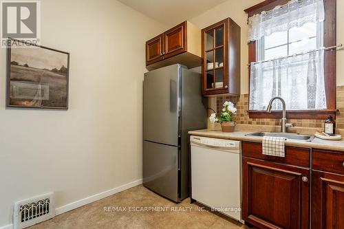 270 Beach Boulevard, Hamilton, ON - Indoor Photo Showing Kitchen