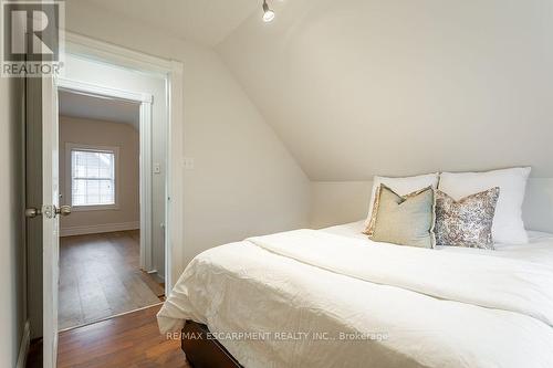 270 Beach Boulevard, Hamilton, ON - Indoor Photo Showing Bedroom
