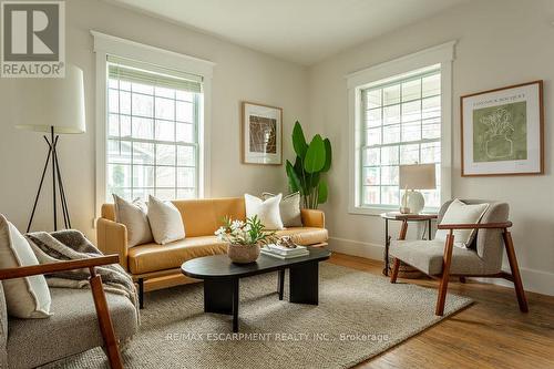 270 Beach Boulevard, Hamilton, ON - Indoor Photo Showing Living Room