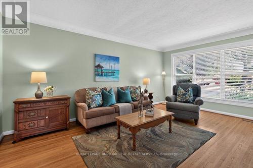 20 Cardinal Drive, Hamilton, ON - Indoor Photo Showing Living Room