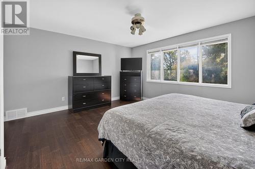 134 Russ Road, Grimsby, ON - Indoor Photo Showing Bedroom