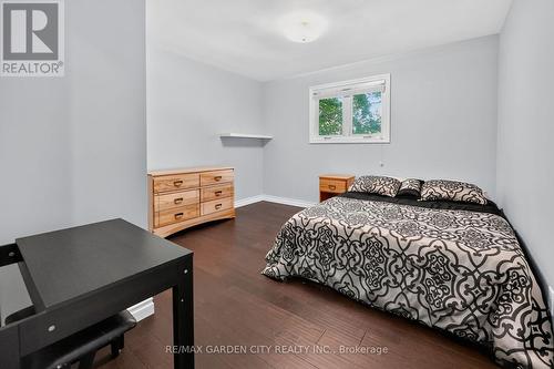 134 Russ Road, Grimsby, ON - Indoor Photo Showing Bedroom