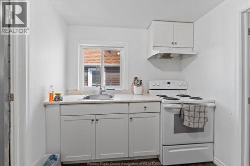 686 Church Street, Windsor, ON - Indoor Photo Showing Kitchen