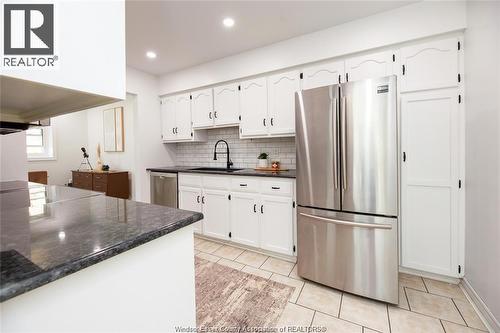 22 University Drive, Chatham, ON - Indoor Photo Showing Kitchen