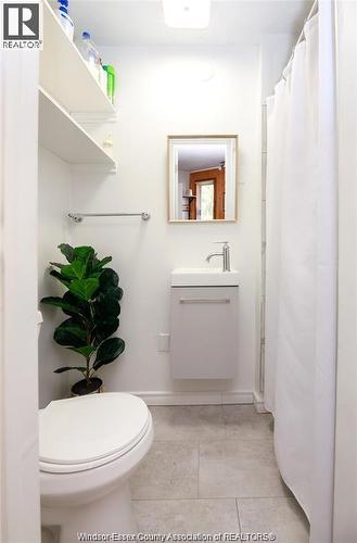 22 University Drive, Chatham, ON - Indoor Photo Showing Bathroom