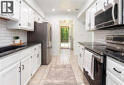 22 University Drive, Chatham, ON - Indoor Photo Showing Kitchen With Upgraded Kitchen