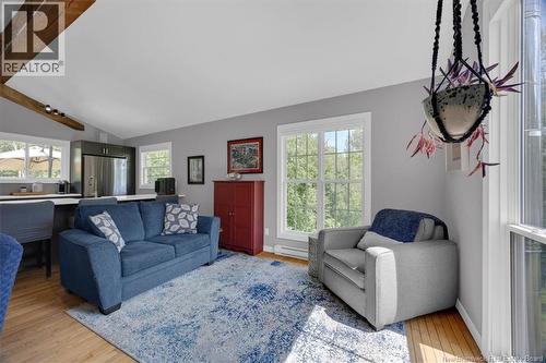 700 Route 121, Bloomfield, NB - Indoor Photo Showing Living Room