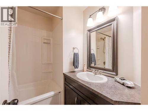 9705 Sargeant Street, Summerland, BC - Indoor Photo Showing Bathroom