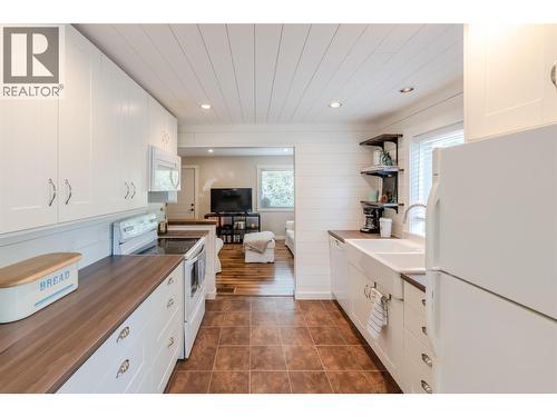 9705 Sargeant Street, Summerland, BC - Indoor Photo Showing Kitchen