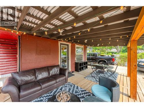 9705 Sargeant Street, Summerland, BC -  Photo Showing Living Room