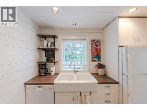 9705 Sargeant Street, Summerland, BC - Indoor Photo Showing Kitchen