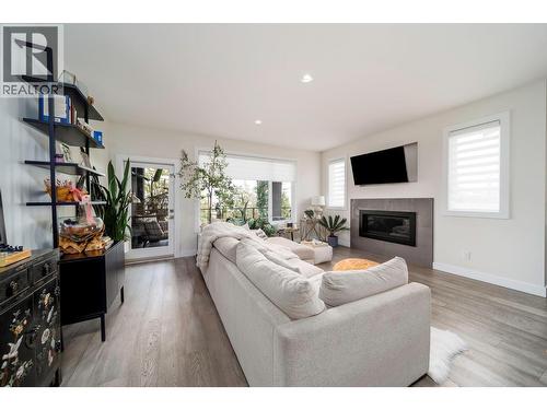 1349 Rocky Point Drive Unit# 2, Kelowna, BC - Indoor Photo Showing Living Room With Fireplace