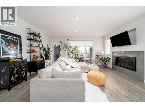 1349 Rocky Point Drive Unit# 2, Kelowna, BC - Indoor Photo Showing Living Room With Fireplace