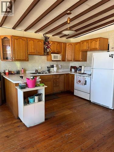 9924 Lake Road, Lambton Shores, ON - Indoor Photo Showing Kitchen With Double Sink