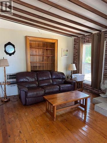 9924 Lake Road, Lambton Shores, ON - Indoor Photo Showing Living Room