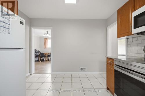 1373 Pharmacy Avenue, Toronto, ON - Indoor Photo Showing Kitchen