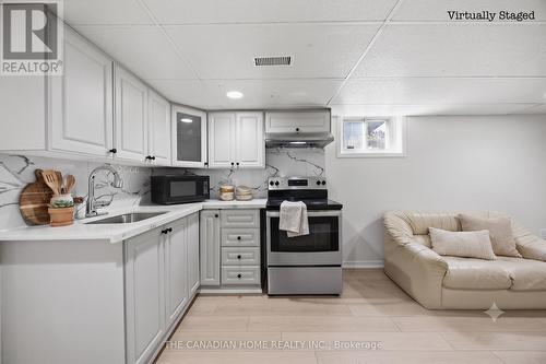 1373 Pharmacy Avenue, Toronto, ON - Indoor Photo Showing Kitchen
