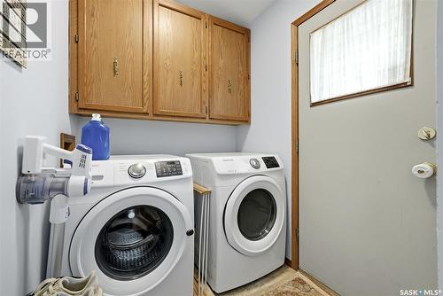 3634 Berthiaume Bay E, Regina, SK - Indoor Photo Showing Laundry Room