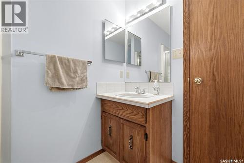 3634 Berthiaume Bay E, Regina, SK - Indoor Photo Showing Bathroom