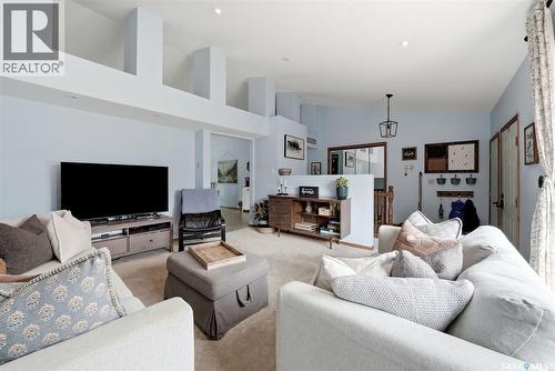 3634 Berthiaume Bay E, Regina, SK - Indoor Photo Showing Living Room