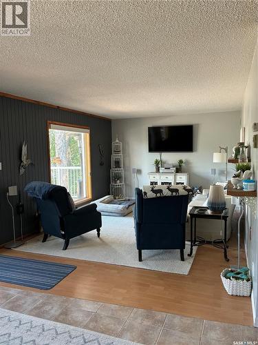 302 Barrier Bay, Barrier Lake, SK - Indoor Photo Showing Living Room