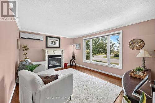 323 Warren Street, Goderich (Goderich (Town)), ON - Indoor Photo Showing Living Room With Fireplace