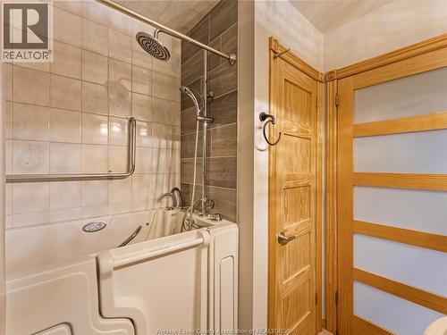 5564 Baldwin Avenue, Windsor, ON - Indoor Photo Showing Bathroom