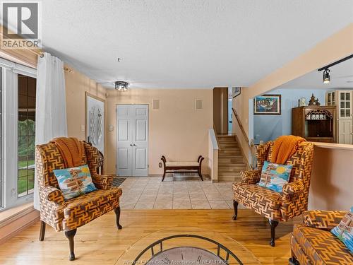 5564 Baldwin Avenue, Windsor, ON - Indoor Photo Showing Living Room