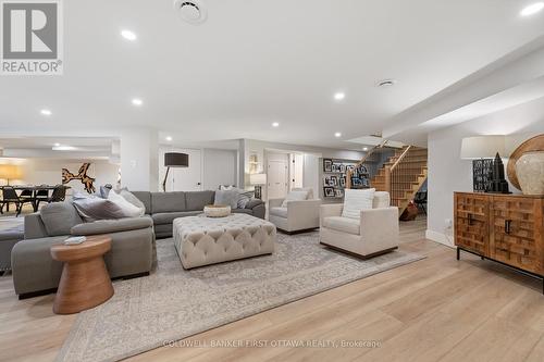 1060 River Road, Ottawa, ON - Indoor Photo Showing Living Room