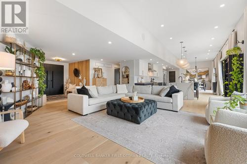 1060 River Road, Ottawa, ON - Indoor Photo Showing Living Room