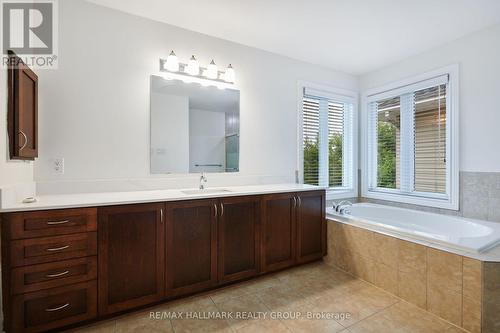 155 Whernside Terrace, Ottawa, ON - Indoor Photo Showing Bathroom