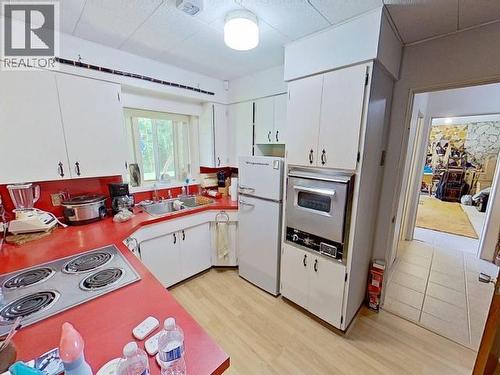 7170 Westminster Street, Powell River, BC - Indoor Photo Showing Kitchen