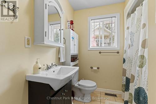 Main Bathroom - 8488 County Road 503 Road, Highlands East (Glamorgan), ON - Indoor Photo Showing Bathroom