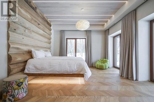 1739 Trapper'S Trail Road, Dysart Et Al (Dudley), ON - Indoor Photo Showing Bedroom