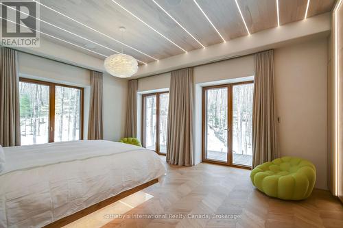 1739 Trapper'S Trail Road, Dysart Et Al (Dudley), ON - Indoor Photo Showing Bedroom