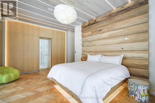 1739 Trapper'S Trail Road, Dysart Et Al (Dudley), ON - Indoor Photo Showing Bedroom