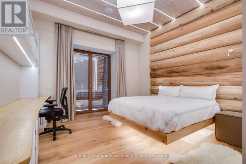 1739 Trapper'S Trail Road, Dysart Et Al (Dudley), ON - Indoor Photo Showing Bedroom
