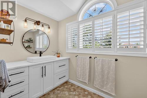 255 Pringle Drive, Barrie, ON - Indoor Photo Showing Bathroom