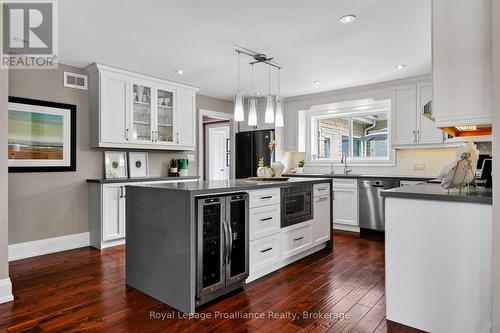 3889 Burnham Street N, Hamilton Township, ON - Indoor Photo Showing Kitchen With Upgraded Kitchen