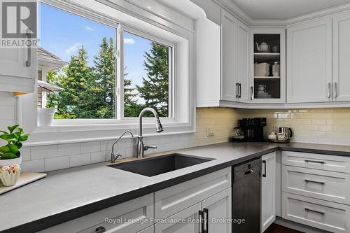3889 Burnham Street N, Hamilton Township, ON - Indoor Photo Showing Kitchen
