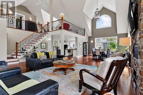 3889 Burnham Street N, Hamilton Township, ON - Indoor Photo Showing Living Room