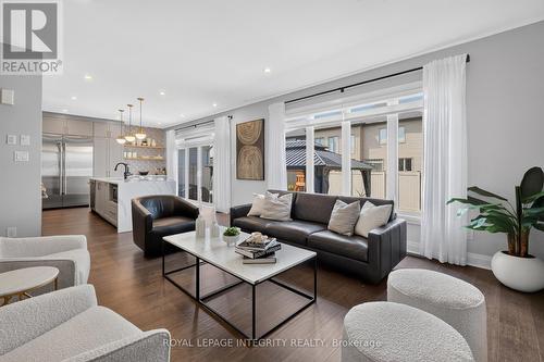 643 Gendarme Circle, Ottawa, ON - Indoor Photo Showing Living Room