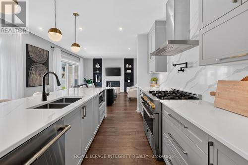 643 Gendarme Circle, Ottawa, ON - Indoor Photo Showing Kitchen With Double Sink With Upgraded Kitchen