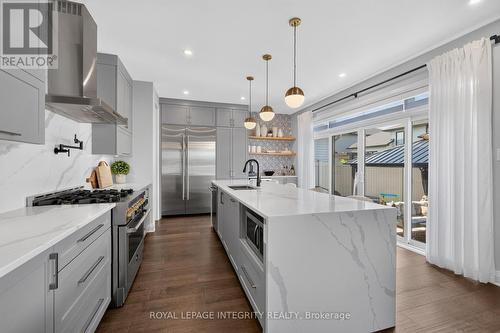 643 Gendarme Circle, Ottawa, ON - Indoor Photo Showing Kitchen With Upgraded Kitchen