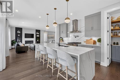 643 Gendarme Circle, Ottawa, ON - Indoor Photo Showing Kitchen With Upgraded Kitchen