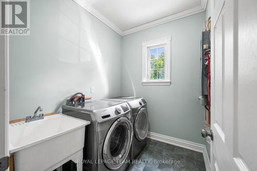 4310 Armitage Avenue, Ottawa, ON - Indoor Photo Showing Laundry Room
