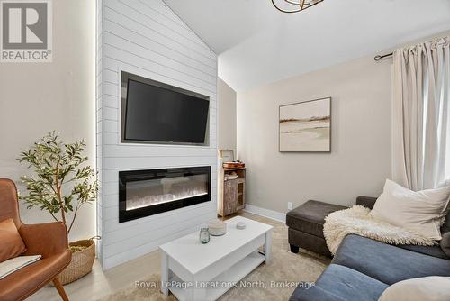 305 - 5 Dawson Drive, Collingwood, ON - Indoor Photo Showing Living Room With Fireplace
